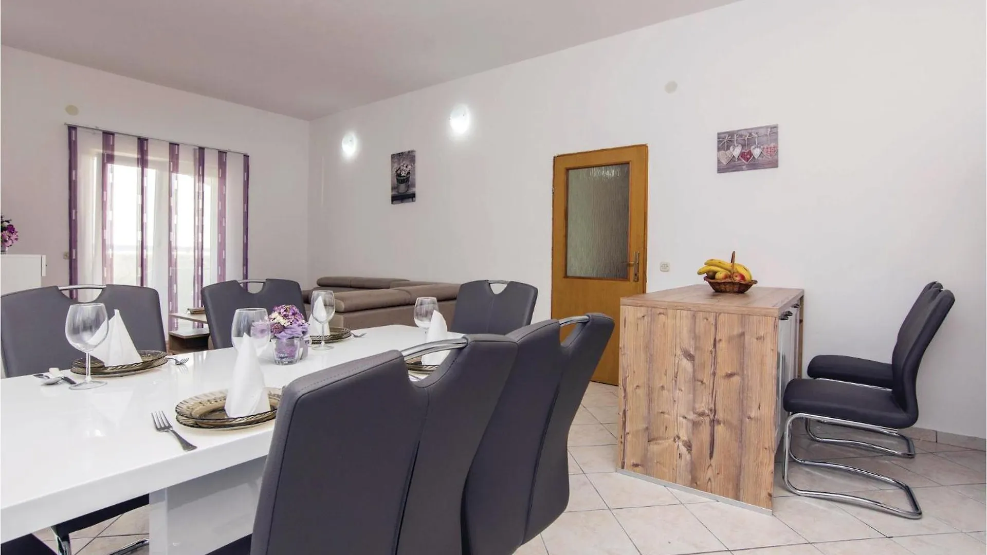 Beautiful Home In Pakostane With Jacuzzi Holiday home