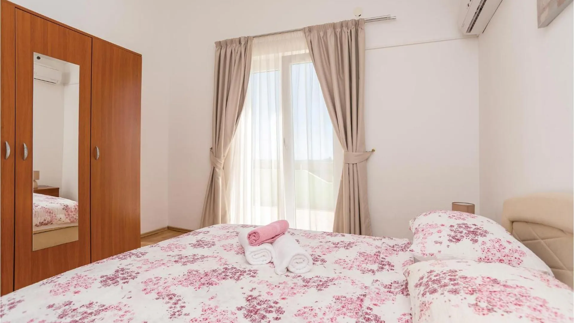 Holiday home Beautiful Home In Pakostane With Jacuzzi