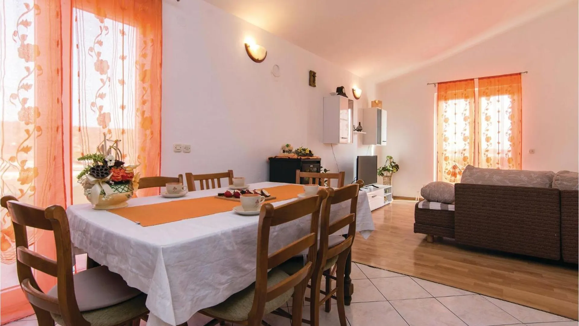 Beautiful Home In Pakostane With Jacuzzi 0*,