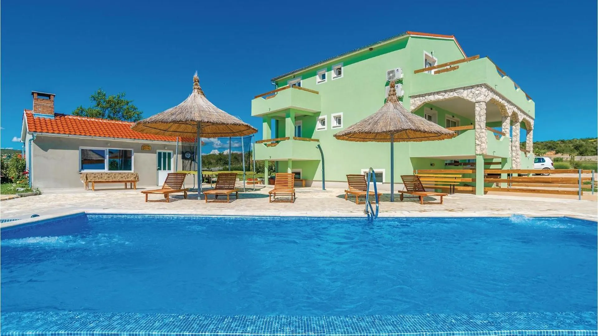 Beautiful Home In Pakostane With Jacuzzi