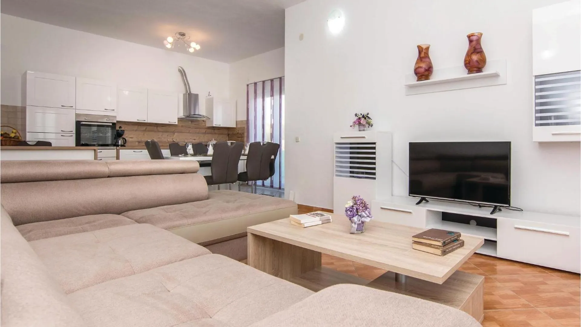 Beautiful Home In Pakostane With Jacuzzi