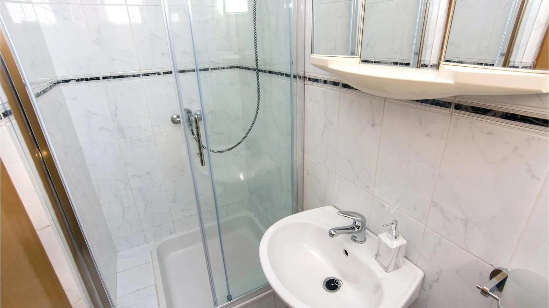 Beautiful Home In Pakostane With Jacuzzi