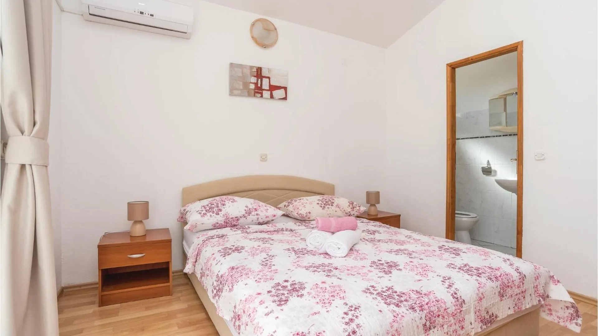 Beautiful Home In Pakostane With Jacuzzi Holiday home