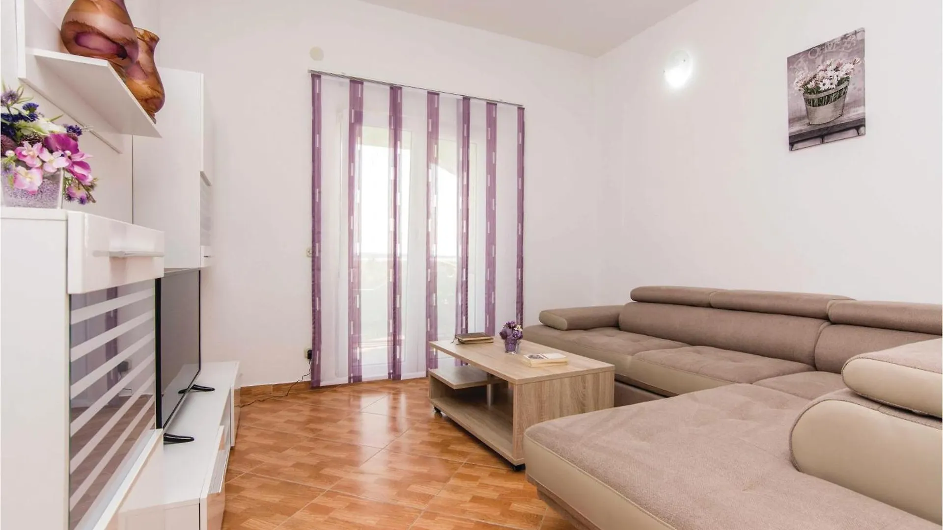 Beautiful Home In Pakostane With Jacuzzi