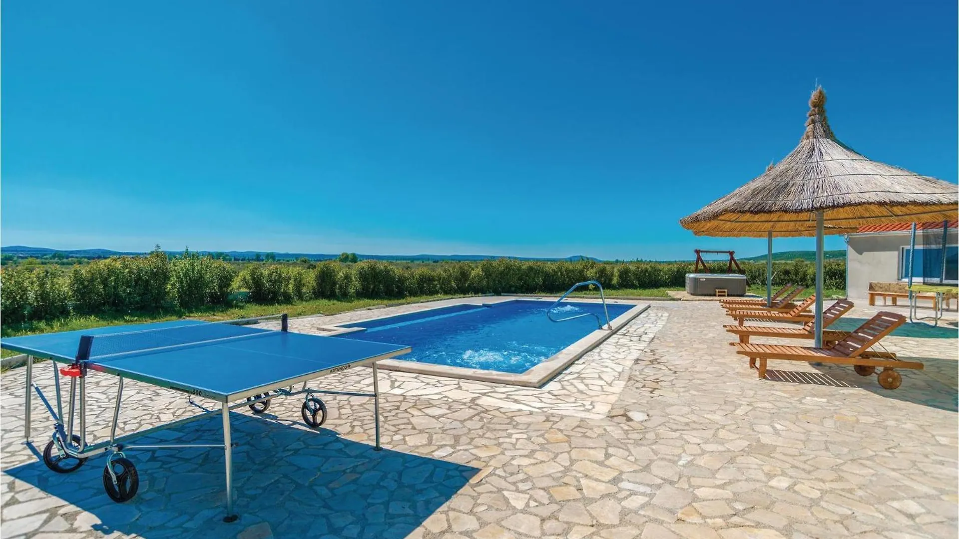 Beautiful Home In Pakostane With Jacuzzi 0*,