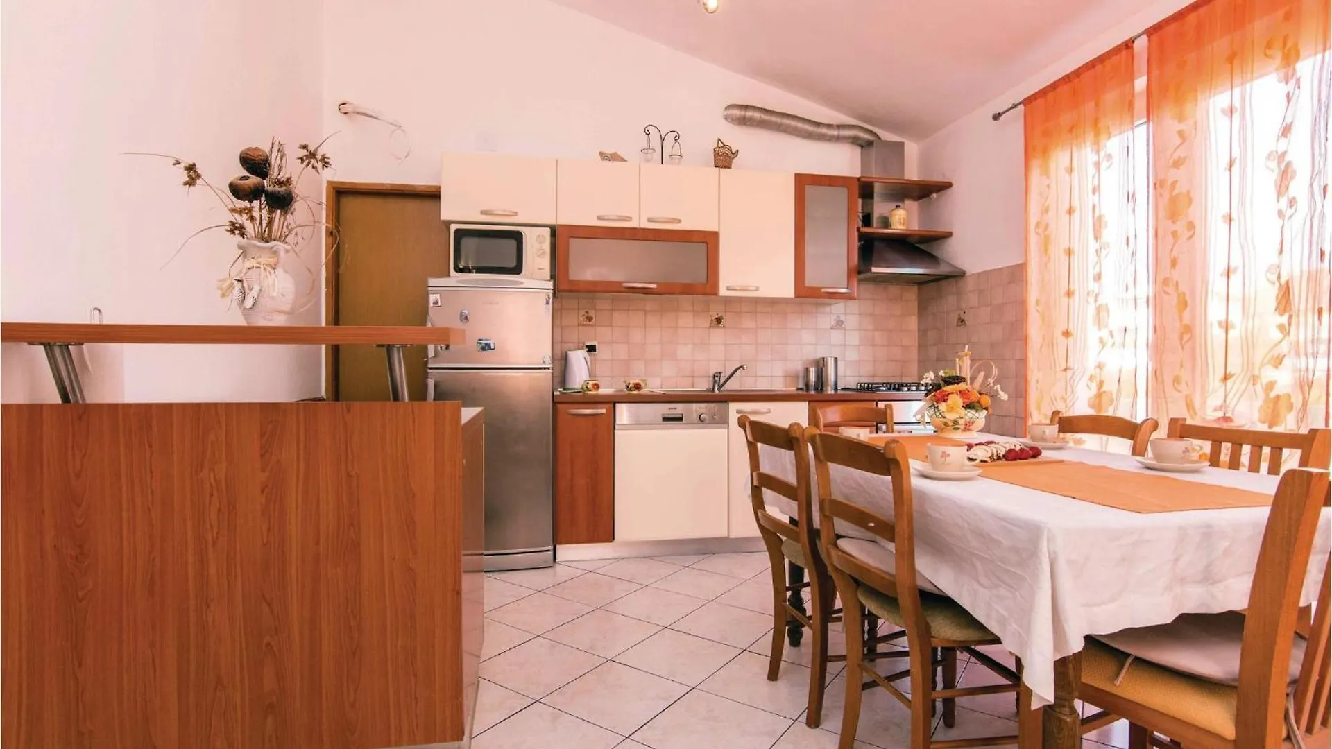 Beautiful Home In Pakostane With Jacuzzi Croatia