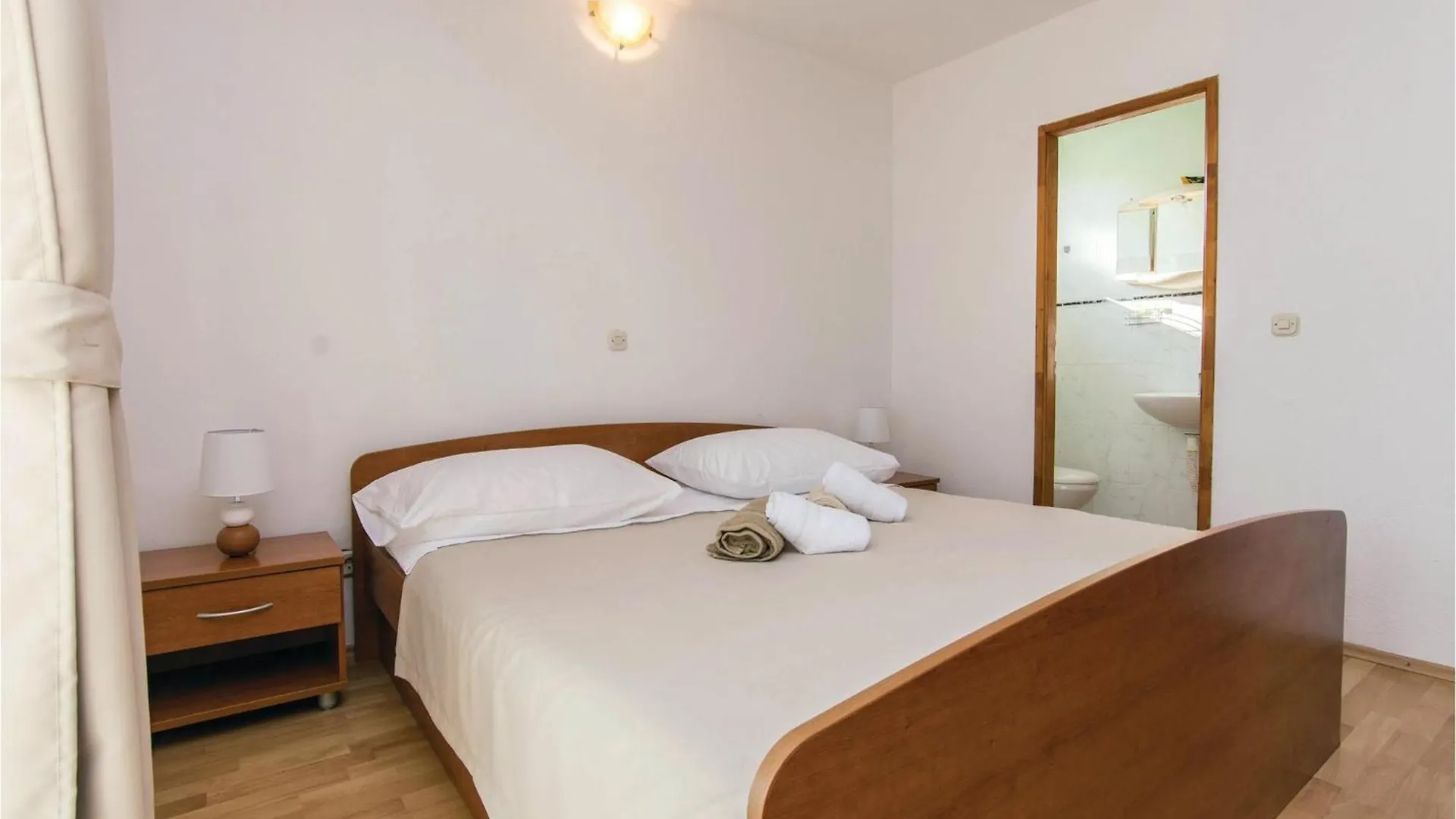 Beautiful Home In Pakostane With Jacuzzi Holiday home
