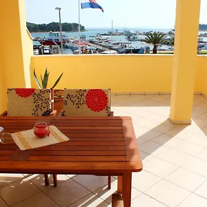 Apartament Buco Seafront & Fastfood, Pakoštane